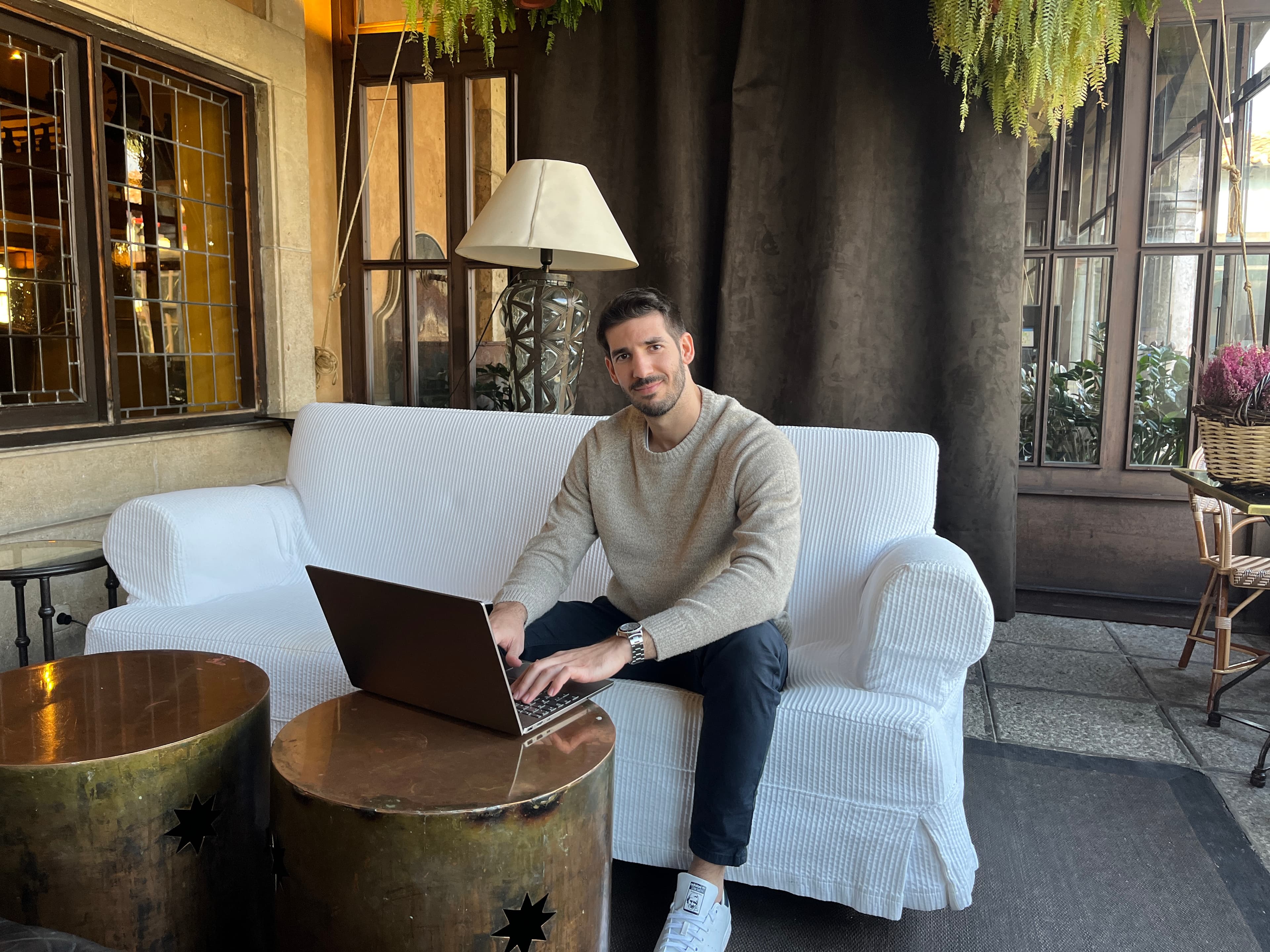 Carlos Barrera trabajando